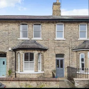 Lovely Spacious Home, 8mins Walk To Minster Apartment York