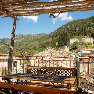 Porta Homestay Qeparo
